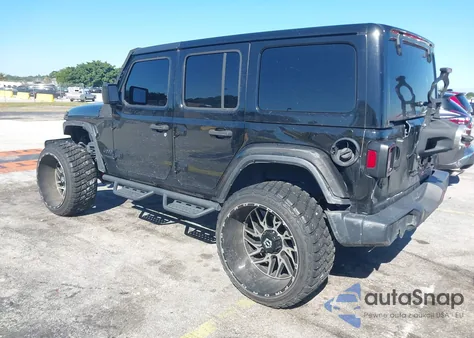 2021 Jeep Wrangler Unlimited Sahara Altitude 4X4 z USA, uszkodzony, nr VIN 1C4HJXEN5MW530996
